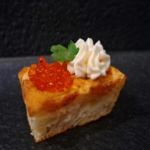 Canape su raudonaisiais ikrais