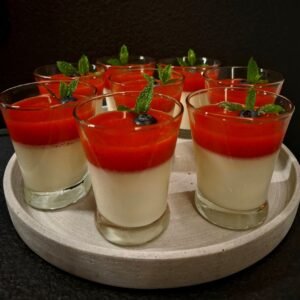 Panna Cotta su braškėmis