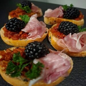 Canape su Prosciutto kumpiu
